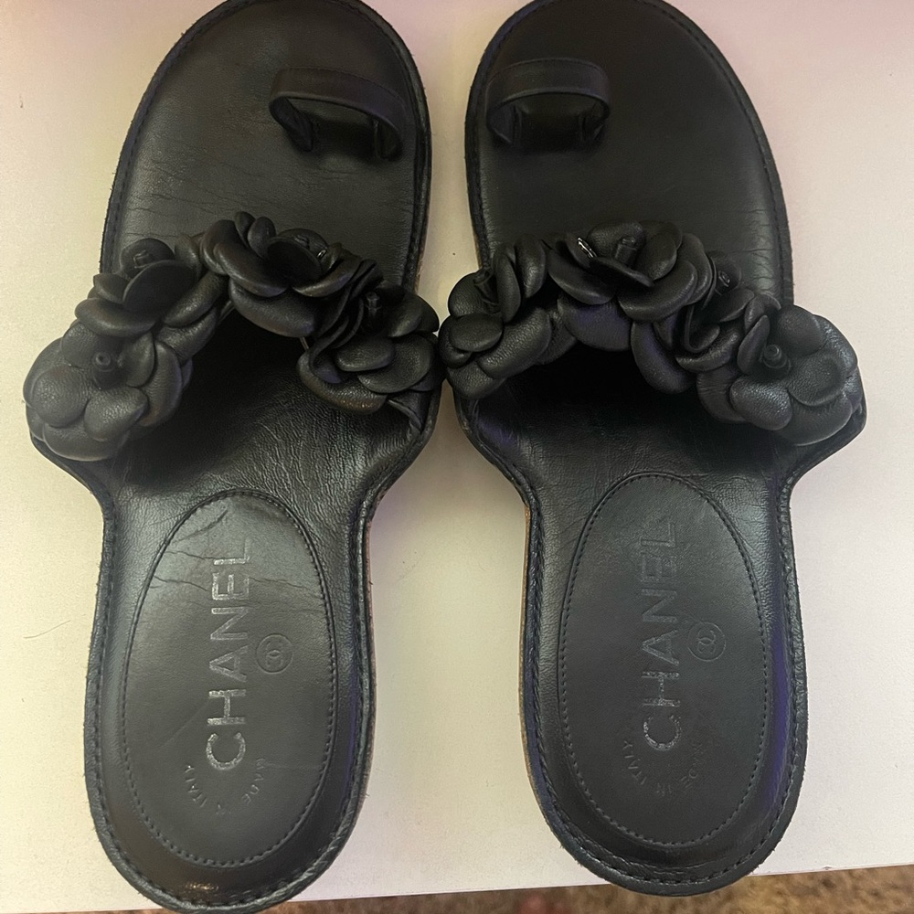 CHANEL Black Leather Camellia Toe-Loop Slide Sandals